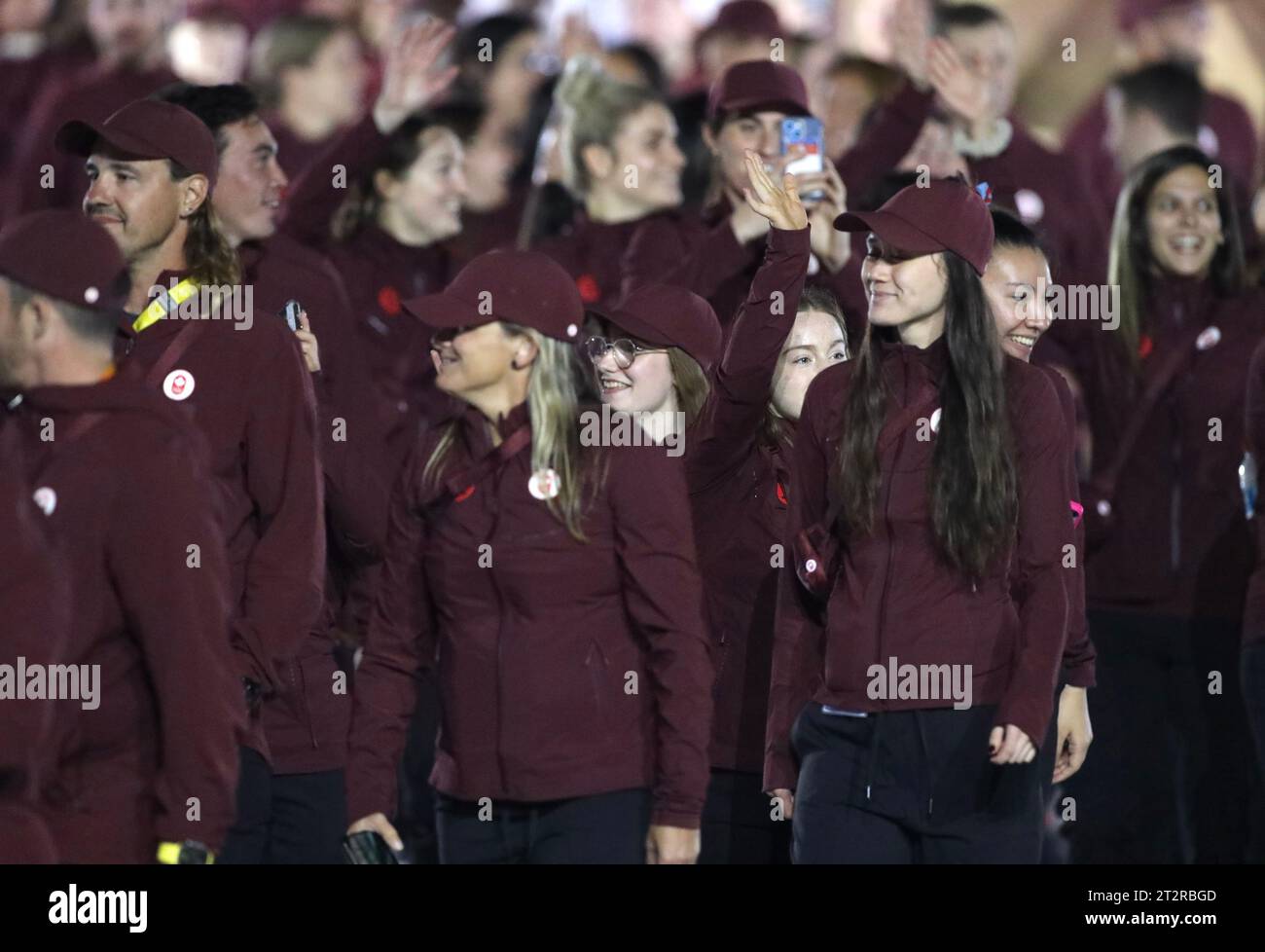 Santiago, Chile. Oktober 2023. (SPO) Eröffnungszeremonie der Panamerikanischen Spiele 2023 in Santiago. 20. Oktober 2023, Santiago, Chile: Die Eröffnungszeremonie der Panamerikanischen Spiele 2023, die vom 20. Oktober bis 5. November in Santiago stattfinden, mit Flugzeugen, musikalischen Darbietungen von Sebastian Yatra, Paraden der teilnehmenden Länder und wichtigen Würdenträgern wie dem chilenischen Präsidenten Gabriel Boric, Harold Mayne Nicholls CEO von Panam, Schlagzeugerin Juanita Parra von der Musikgruppe Los Jaivas. Foto: Niyi Fote/Thenews2 (Foto: Niyi Fote/Thenews2/Zumapress) (Foto: © Niyi Fote/TheNEWS Stockfoto