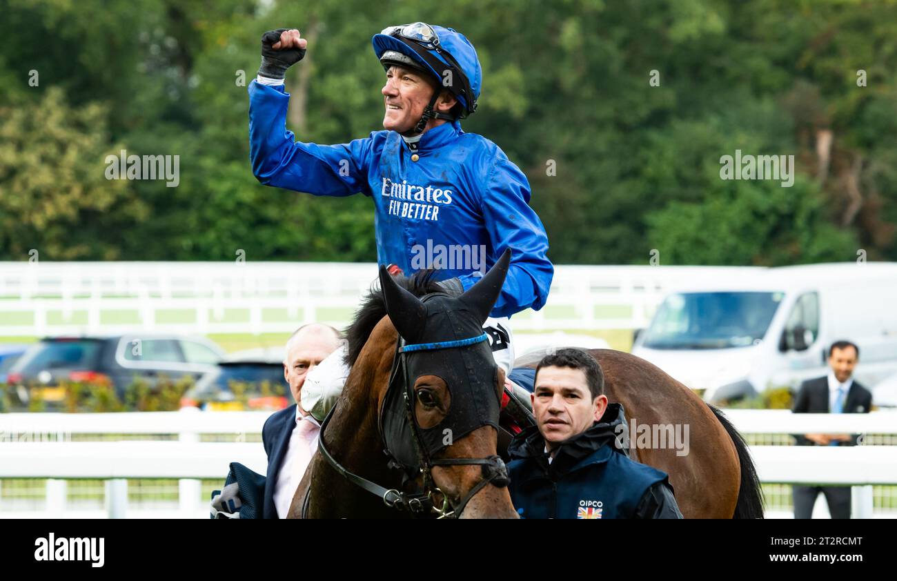 Ascot, Berkshire, Großbritannien; Frankie Dettori und Trawlerman gewinnen den QIPCO British Champions Long Distance Cup (Gruppe 2) für Trainer John & Thady Gosden und Besitzer Godolphin. Credit JTW equine Images / Alamy Stockfoto