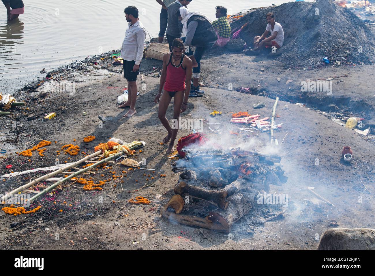 Einäscherung der Ghats von Varanasi Stockfoto