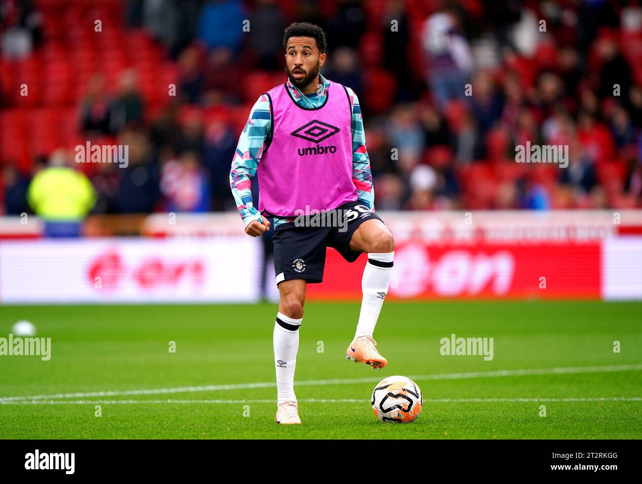 Andros Townsend von Luton Town wärmt sich vor dem Spiel der Premier