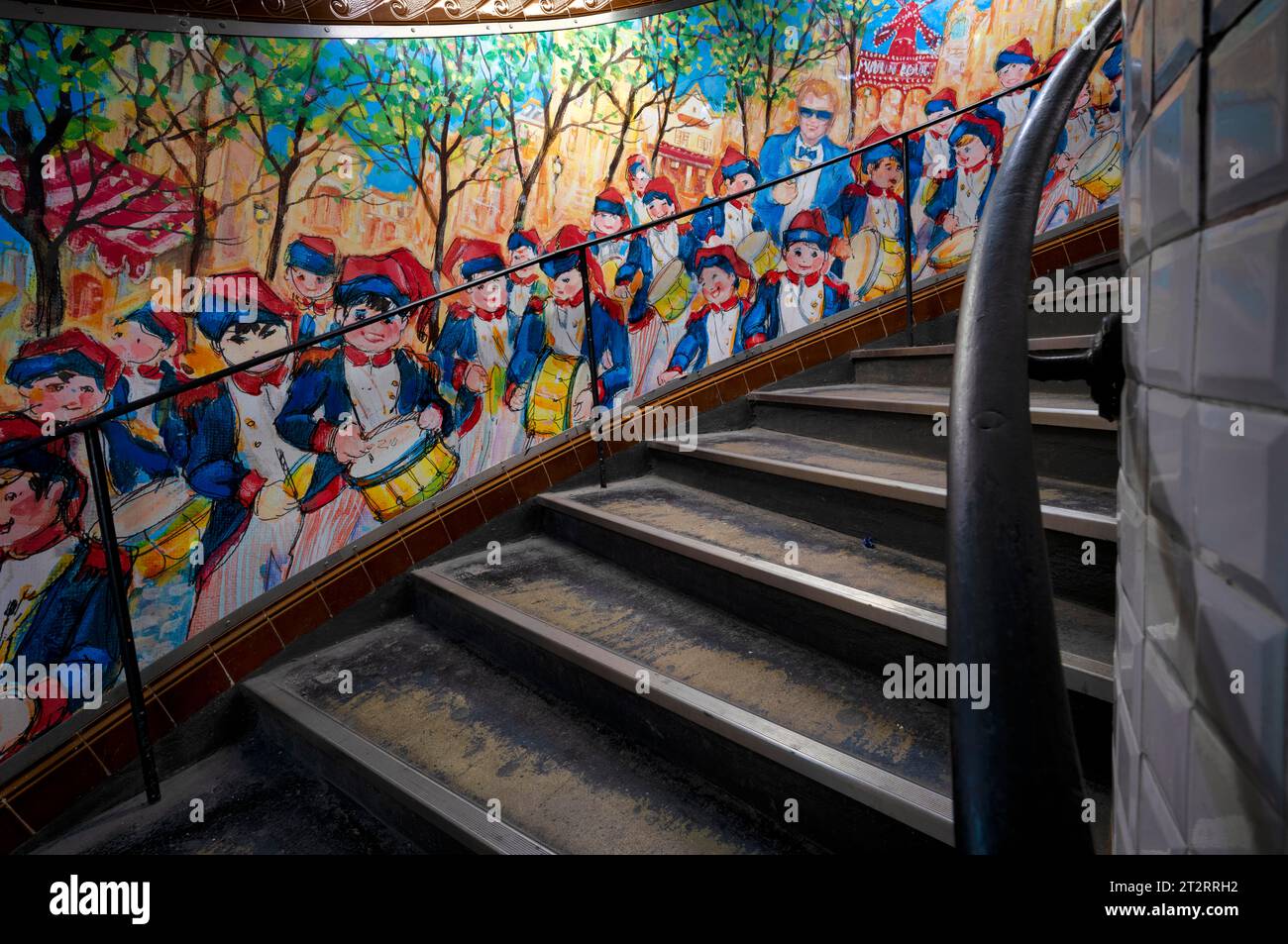 Treppe, Wendeltreppe, gestaltet mit Motiven von Moulin Rouge, Metro Station Abbesses, Montmartre, Metro, Paris, Frankreich Stockfoto