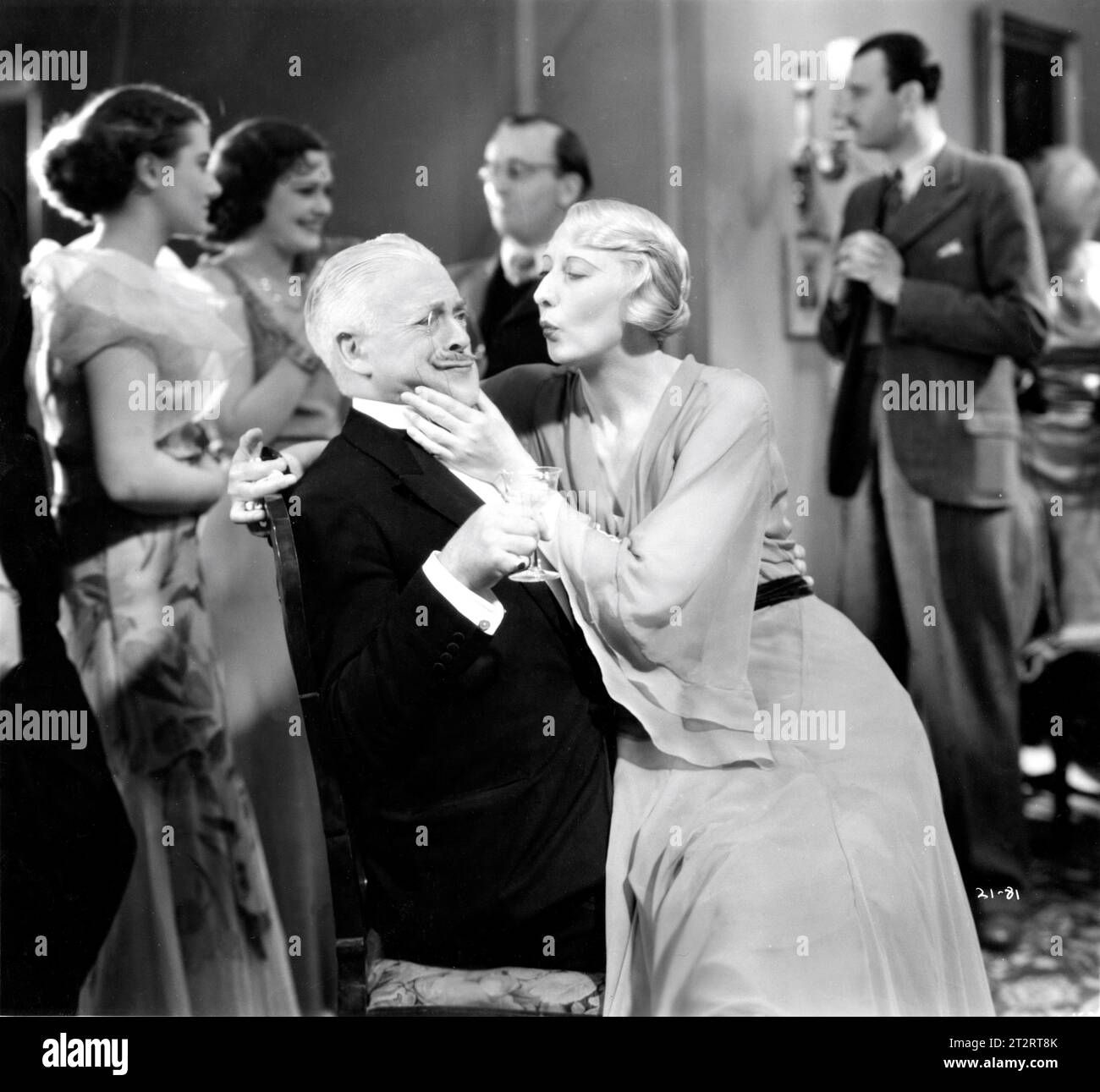 CYRIL MAUDE und CHARLOTTE GREENWOOD in ORDERS IS ORDERS 1933 Regisseur WALTER FORDE spielen Ian Hay und Anthony Armstrong Drehbuch Sidney Gilliat und Leslie Arliss zusätzlichen Dialog James Gleason Art Direction Alfred Junge Produzent Michael Balcon Gaumont British Picture Corporation / Ideal Films Stockfoto