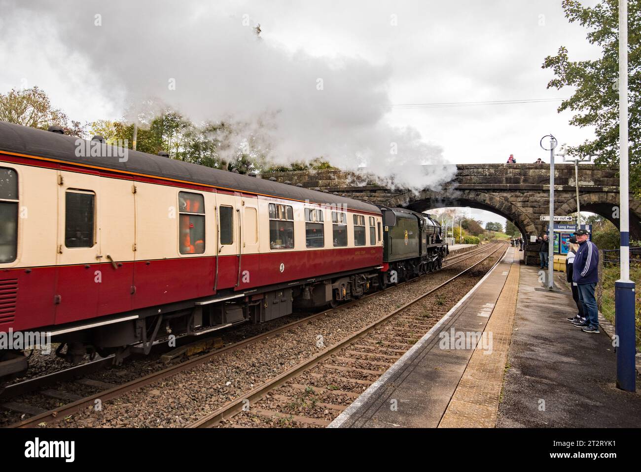 Royal Scot, 46100, Daphos Trains Classic Steam Pennine Moors Explorer, der am 21. September 10/23 im Rugby nach Hellifield reist und durch Long Preston führt. Stockfoto