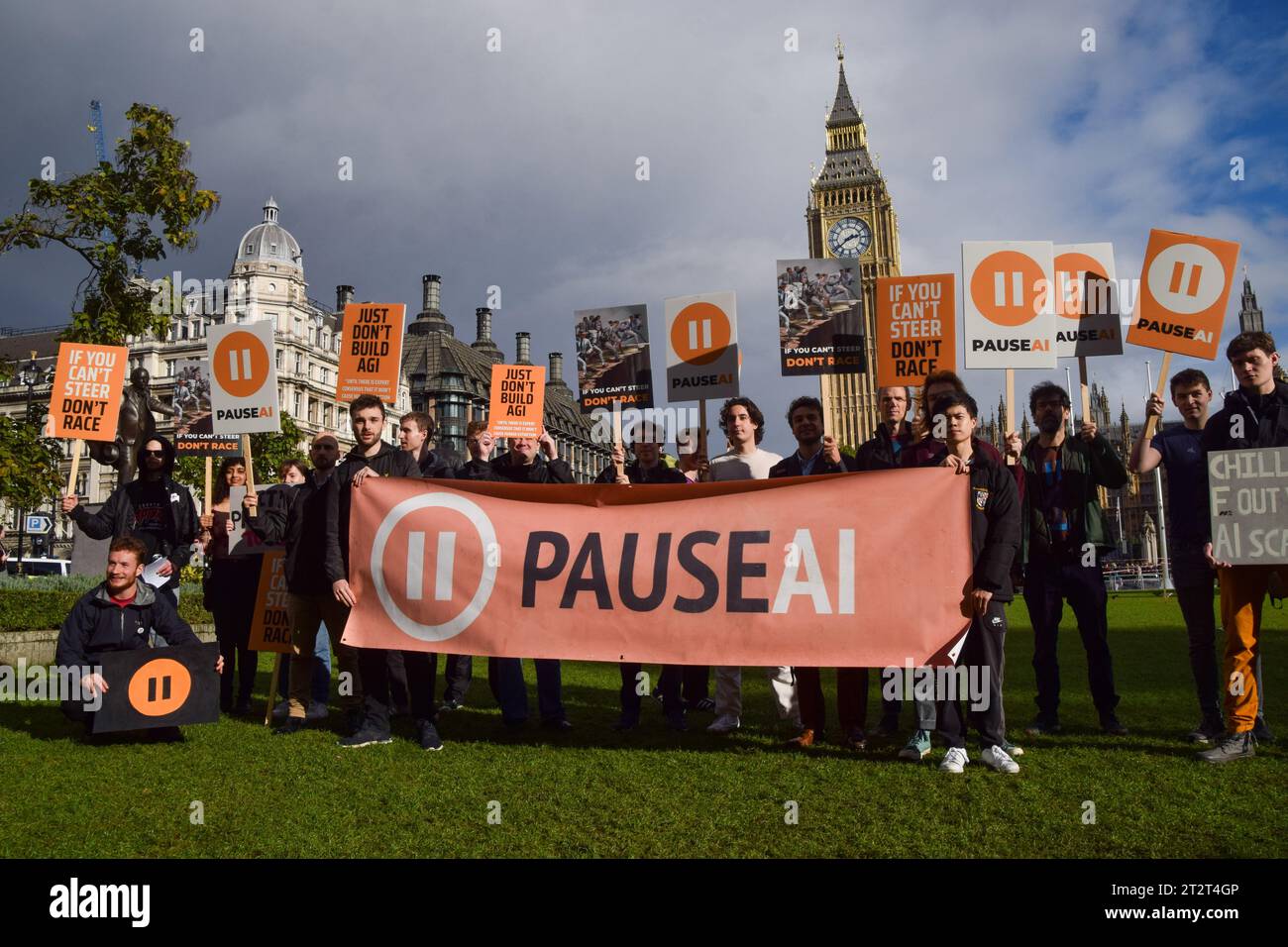 London, England, Großbritannien. Oktober 2023. Demonstranten der Künstlichen Intelligenz versammelten sich auf dem Parliament Square und forderten, dass die Entwicklung von KI aufgrund einer Vielzahl potenzieller Gefahren unterbrochen werden sollte. (Kreditbild: © Vuk Valcic/ZUMA Press Wire) NUR REDAKTIONELLE VERWENDUNG! Nicht für kommerzielle ZWECKE! Stockfoto