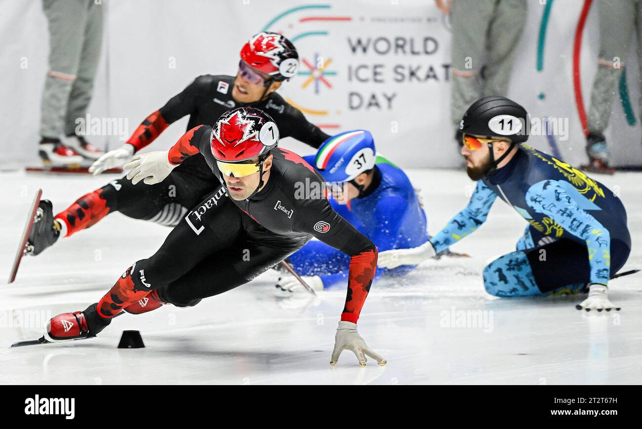 Montreal, Kanada. Oktober 2023. 21. Oktober 2023, Montreal, PQ, Kanada: Maxime Laoun aus Kanada (7) läuft beim 1500-Meter-Halbfinalrennen beim Short Track Speed Skating Event der ISU World Cup in Montreal am Samstag, 21. Oktober 2023. (Foto: © Graham Hughes/The Canadian Press via Credit: Zuma Press/Alamy Live News Stockfoto