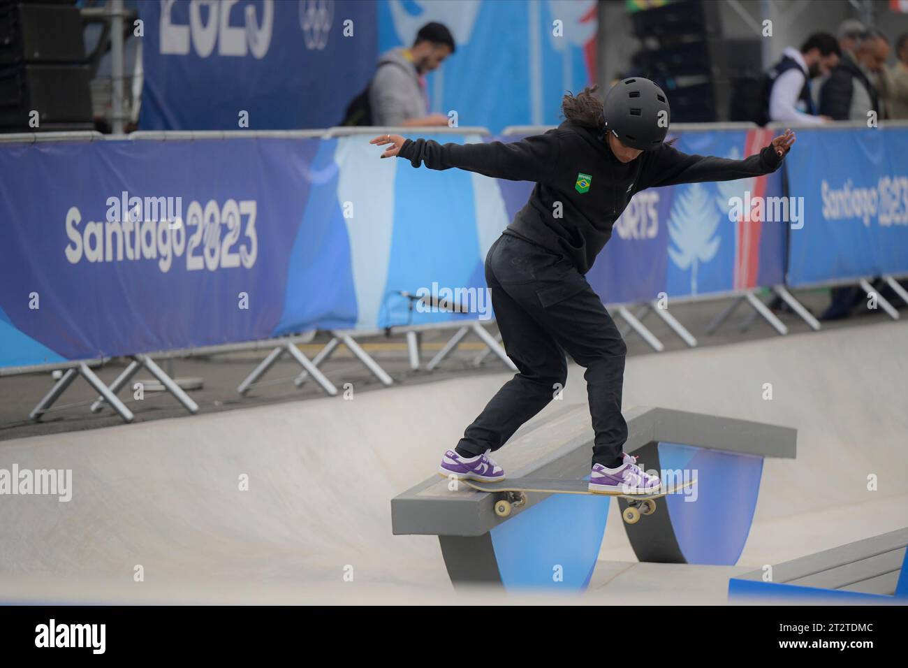 Santiago, Chile. Oktober 2023. Rayssa Leal vom brasilianischen Skateboarding während der Pan American Games Santiago 2023. Im Estadio Nacional Julio Martínez Prádanos in Santiago. Chile. Quelle: Reinaldo Reginato/FotoArena/Alamy Live News Stockfoto