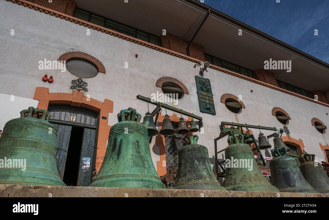 Die Päpstliche Glockengießerei Marinelli ist ein italienisches Metallurgieunternehmen mit Sitz in Agnone, das sich auf den Glockengieß spezialisiert hat. Stockfoto
