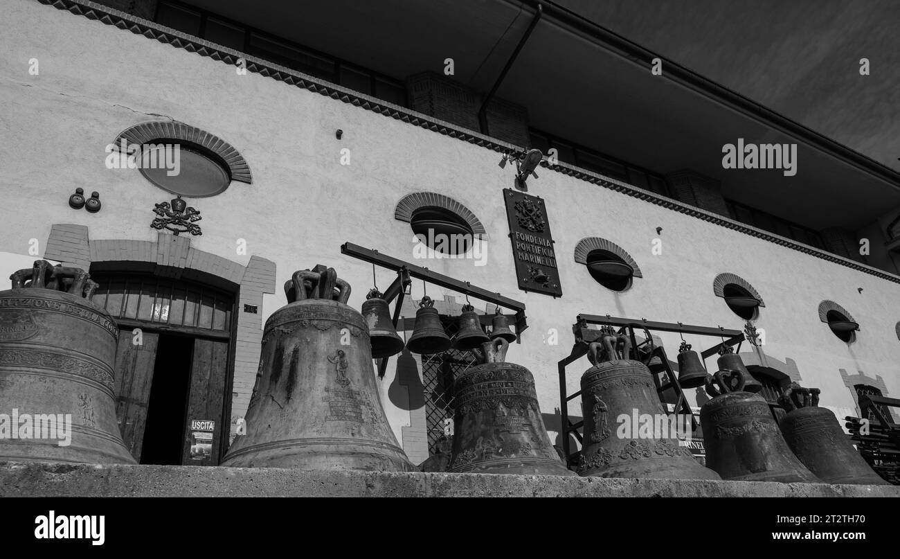 Die Päpstliche Glockengießerei Marinelli ist ein italienisches Metallurgieunternehmen mit Sitz in Agnone, das sich auf den Glockengieß spezialisiert hat. Stockfoto