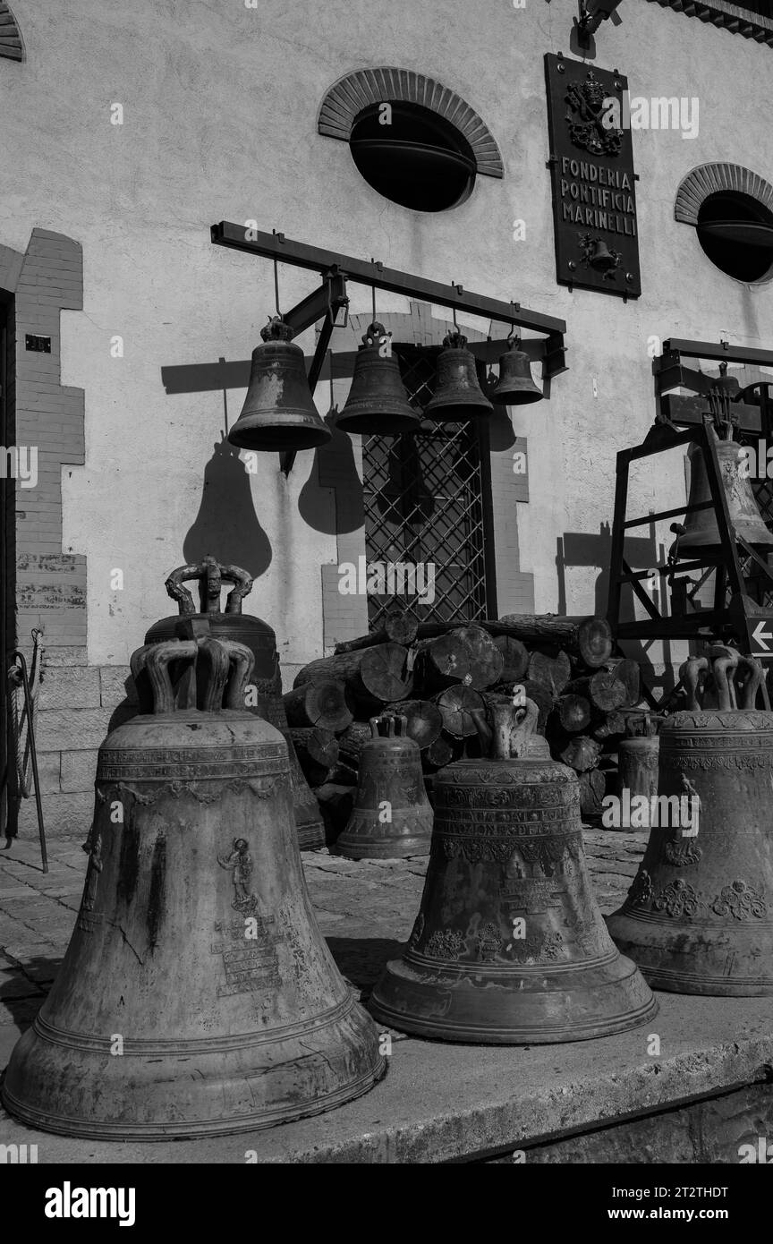 Die Päpstliche Glockengießerei Marinelli ist ein italienisches Metallurgieunternehmen mit Sitz in Agnone, das sich auf den Glockengieß spezialisiert hat. Stockfoto