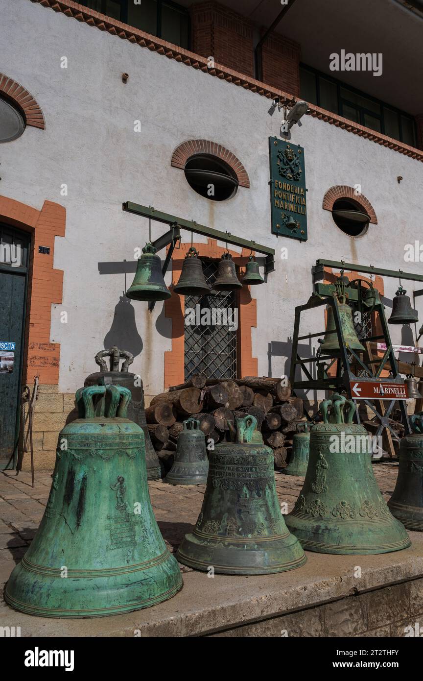 Die Päpstliche Glockengießerei Marinelli ist ein italienisches Metallurgieunternehmen mit Sitz in Agnone, das sich auf den Glockengieß spezialisiert hat. Stockfoto