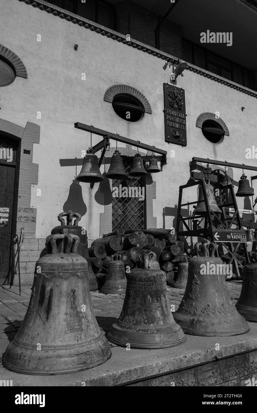 Die Päpstliche Glockengießerei Marinelli ist ein italienisches Metallurgieunternehmen mit Sitz in Agnone, das sich auf den Glockengieß spezialisiert hat. Stockfoto