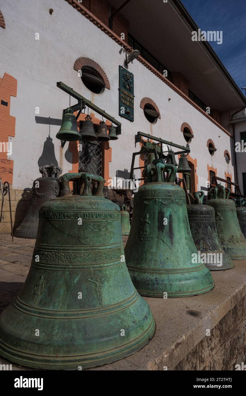 Die Päpstliche Glockengießerei Marinelli ist ein italienisches Metallurgieunternehmen mit Sitz in Agnone, das sich auf den Glockengieß spezialisiert hat. Stockfoto