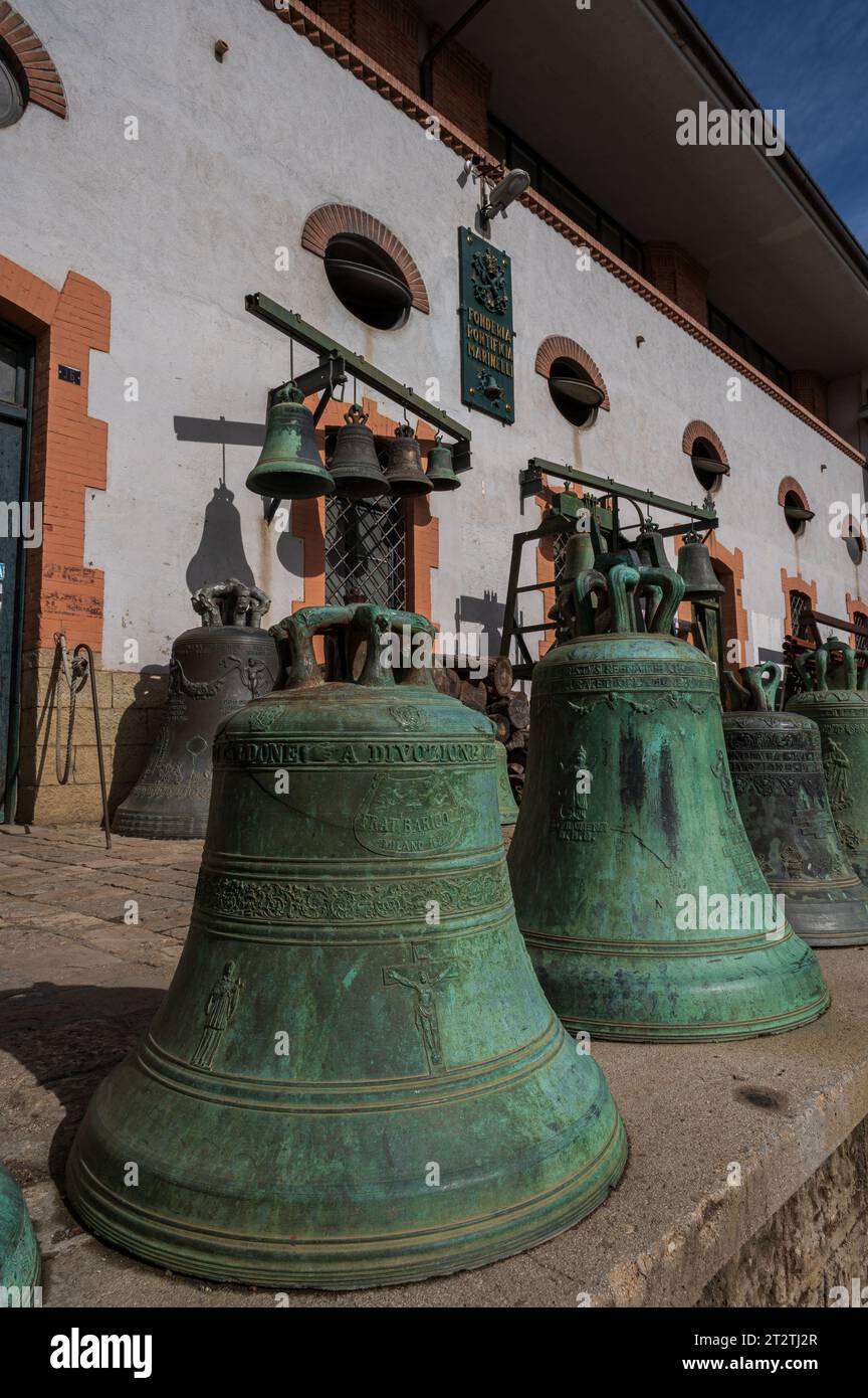 Die Päpstliche Glockengießerei Marinelli ist ein italienisches Metallurgieunternehmen mit Sitz in Agnone, das sich auf den Glockengieß spezialisiert hat. Stockfoto