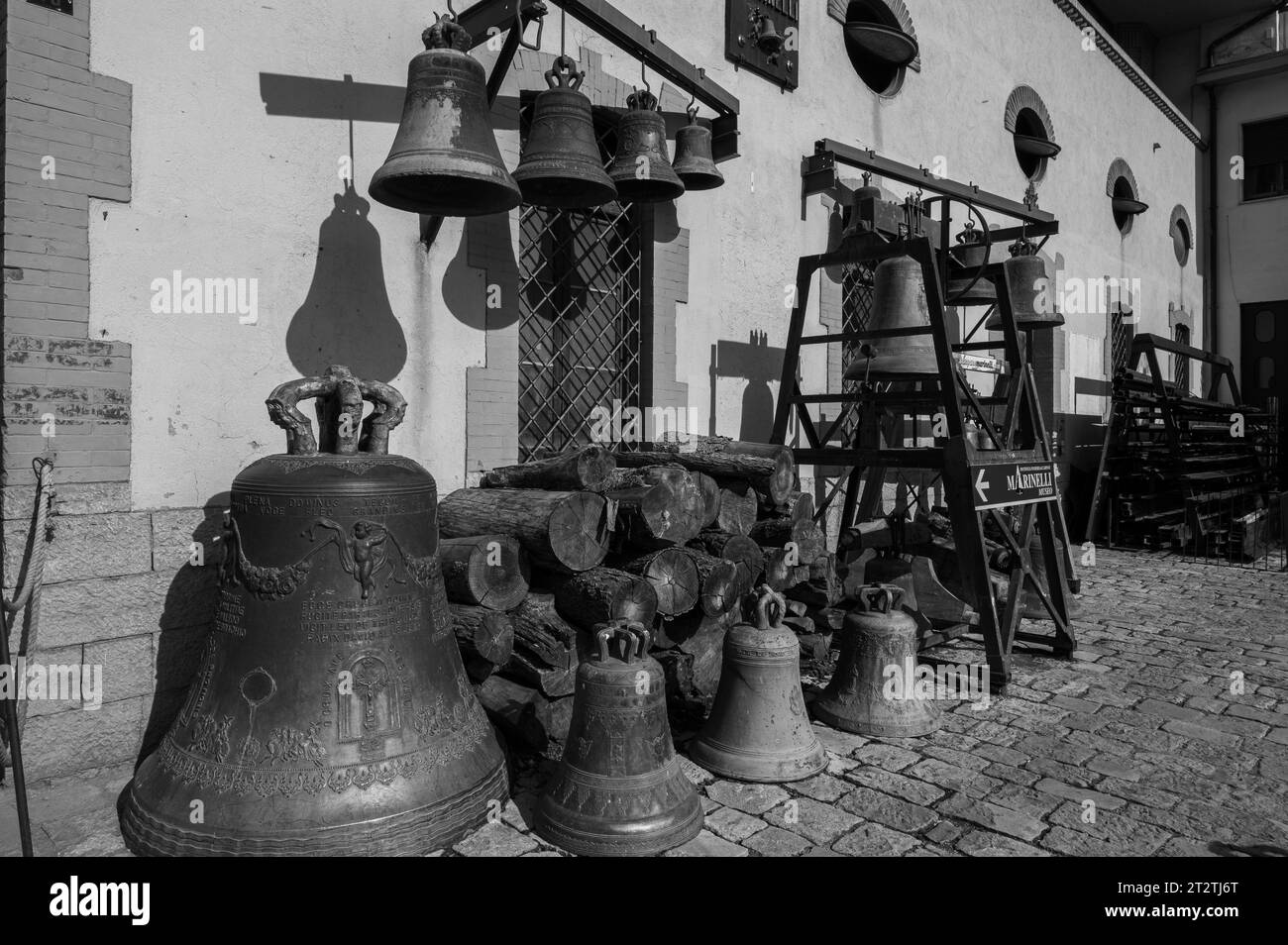 Die Päpstliche Glockengießerei Marinelli ist ein italienisches Metallurgieunternehmen mit Sitz in Agnone, das sich auf den Glockengieß spezialisiert hat. Stockfoto