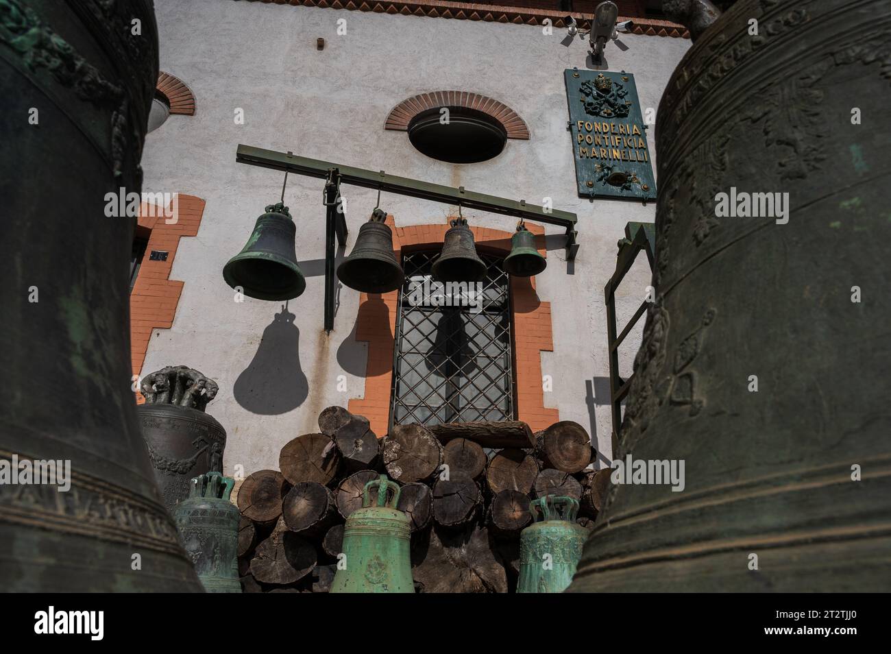 Die Päpstliche Glockengießerei Marinelli ist ein italienisches Metallurgieunternehmen mit Sitz in Agnone, das sich auf den Glockengieß spezialisiert hat. Stockfoto