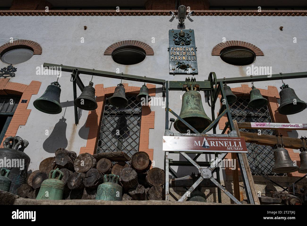 Die Päpstliche Glockengießerei Marinelli ist ein italienisches Metallurgieunternehmen mit Sitz in Agnone, das sich auf den Glockengieß spezialisiert hat. Stockfoto