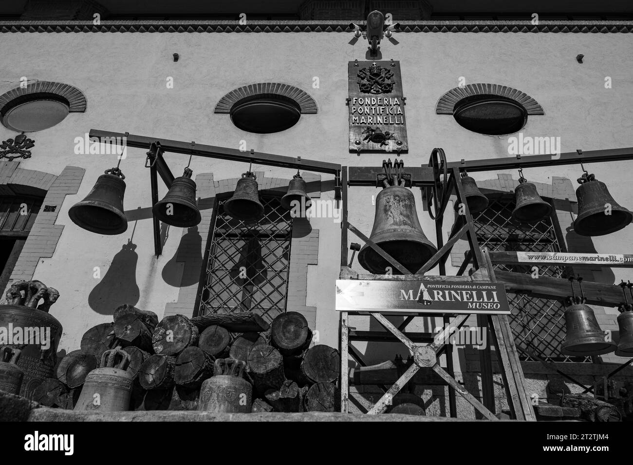 Die Päpstliche Glockengießerei Marinelli ist ein italienisches Metallurgieunternehmen mit Sitz in Agnone, das sich auf den Glockengieß spezialisiert hat. Stockfoto