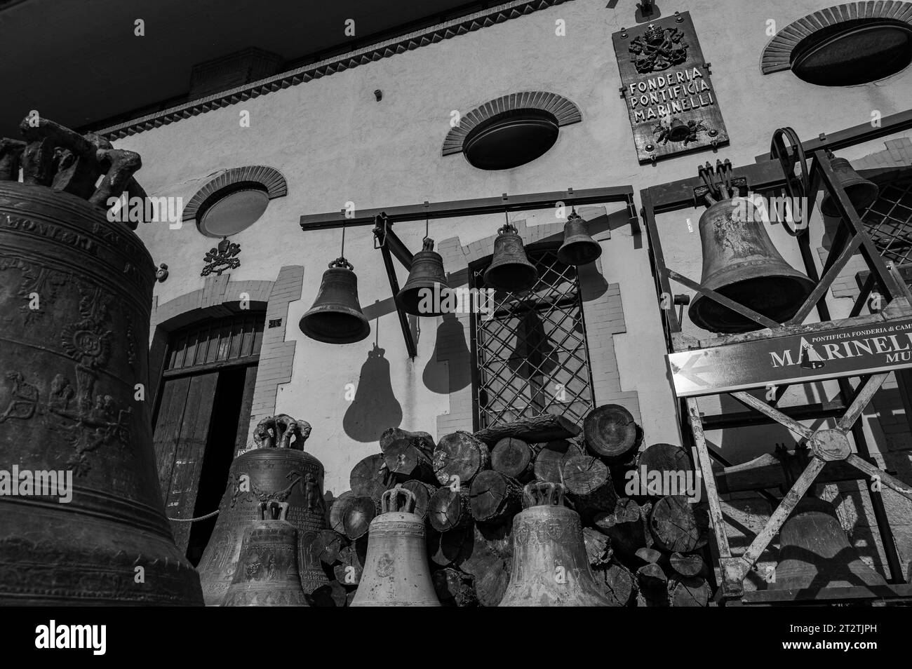 Die Päpstliche Glockengießerei Marinelli ist ein italienisches Metallurgieunternehmen mit Sitz in Agnone, das sich auf den Glockengieß spezialisiert hat. Stockfoto