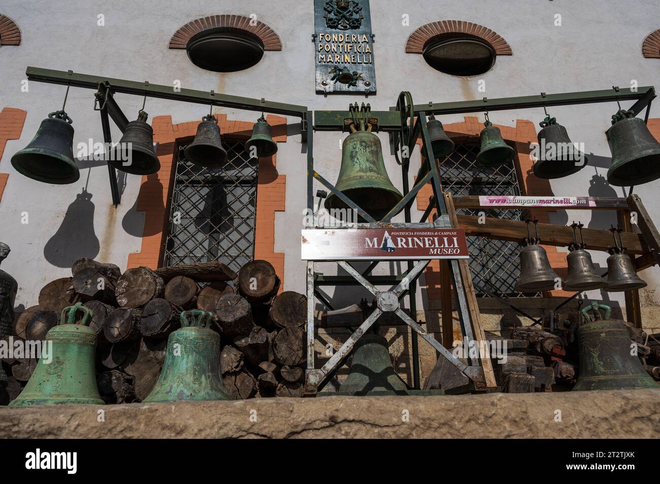 Die Päpstliche Glockengießerei Marinelli ist ein italienisches Metallurgieunternehmen mit Sitz in Agnone, das sich auf den Glockengieß spezialisiert hat. Stockfoto