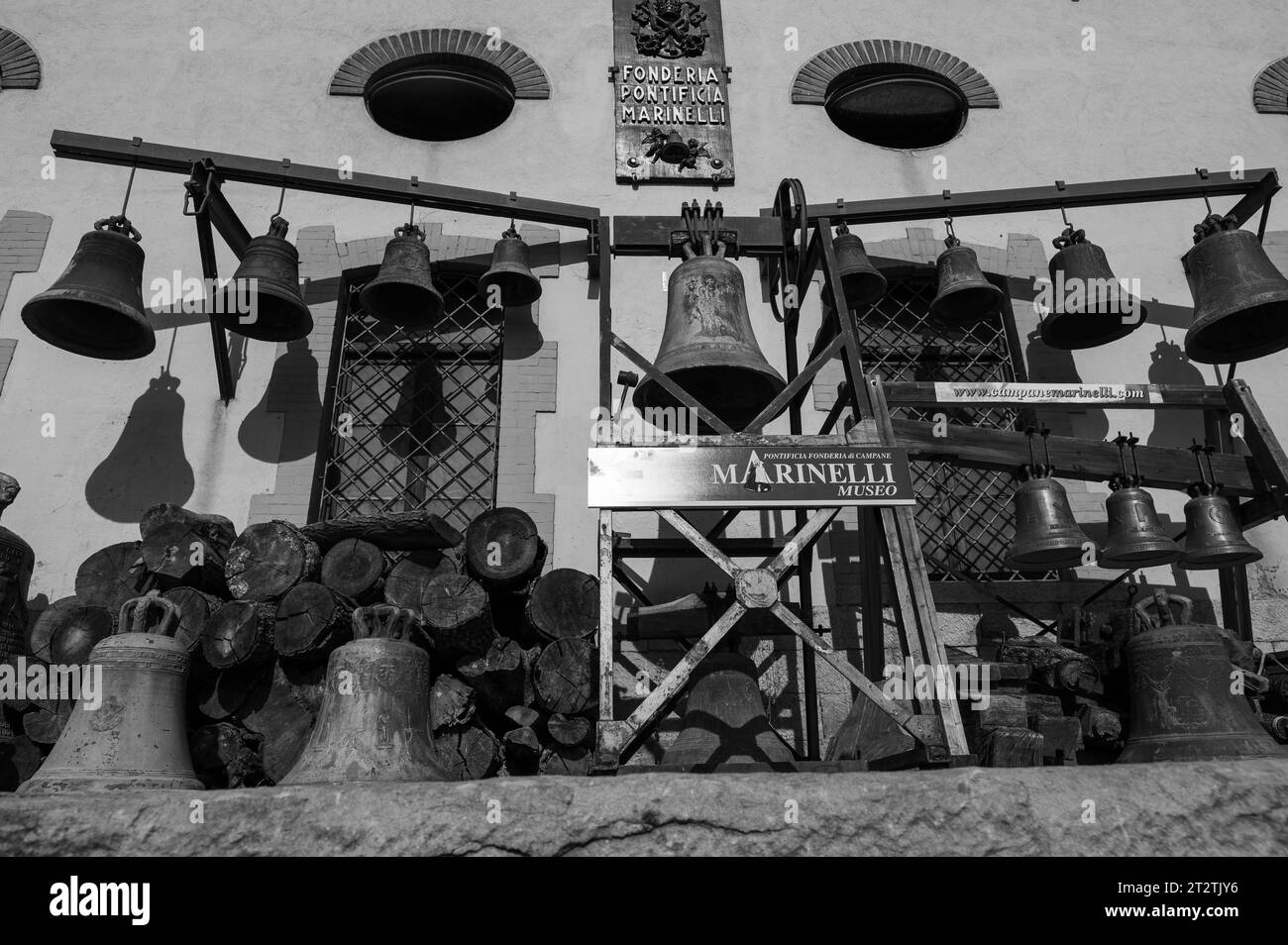 Die Päpstliche Glockengießerei Marinelli ist ein italienisches Metallurgieunternehmen mit Sitz in Agnone, das sich auf den Glockengieß spezialisiert hat. Stockfoto
