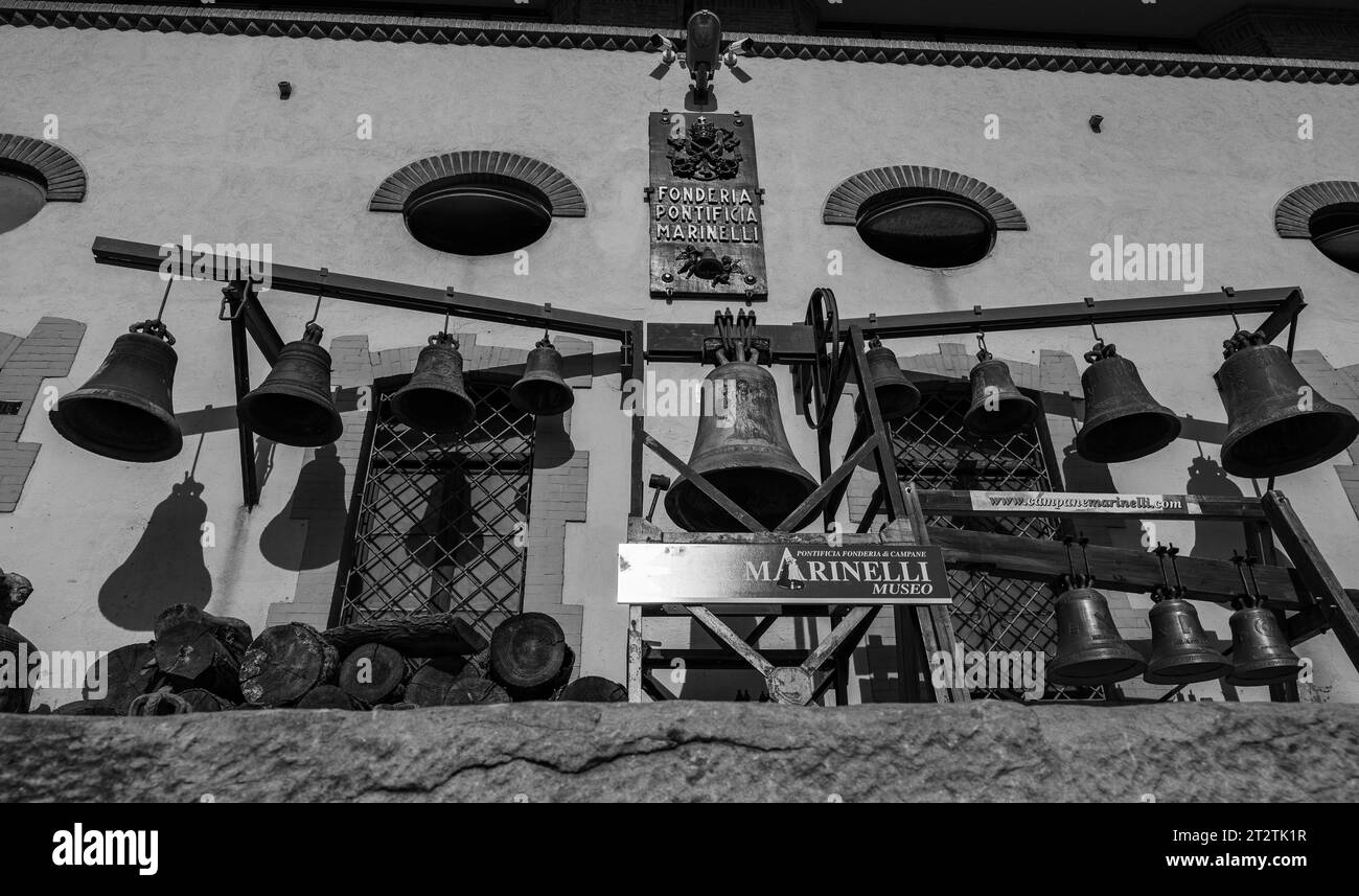 Die Päpstliche Glockengießerei Marinelli ist ein italienisches Metallurgieunternehmen mit Sitz in Agnone, das sich auf den Glockengieß spezialisiert hat. Stockfoto