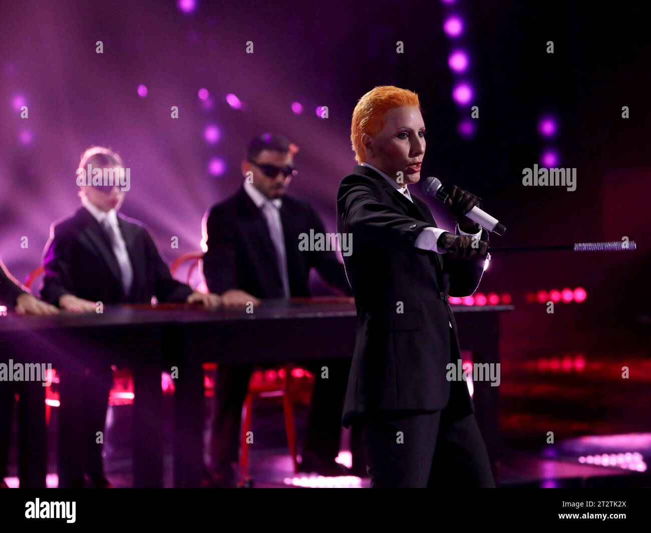 Rom, Rom. Oktober 2023. Rom, Rai Ex liebe Studios, TV-Sendung "Tale e Quale Show". Fünfte Episode. Auf dem Foto imitiert Jo Squillo Annie Lennox Credit: Independent Photo Agency/Alamy Live News Stockfoto