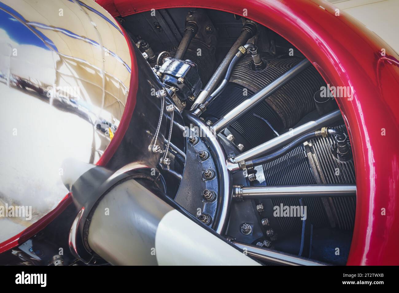 Der Motor einer US Navy SNJ-5 beim 2023 Thunder and Lightning über Arizona in Tucson, Arizona. Stockfoto