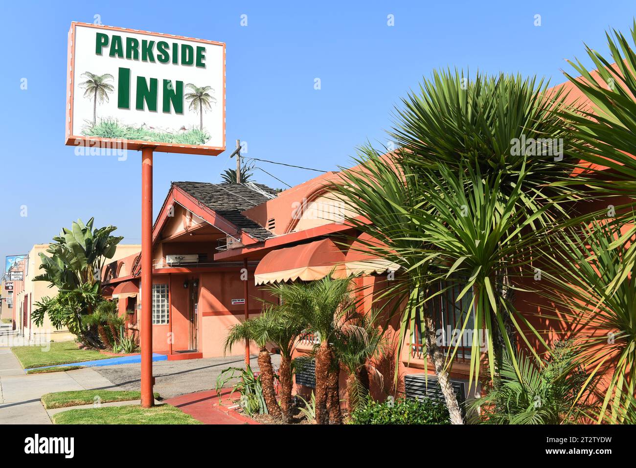 LONG BEACH, KALIFORNIEN - 18. OCT 2023: Das Parkside Inn am Pacific Coast Highway, PCH. Stockfoto