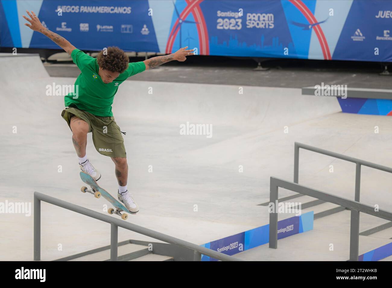 Santiago, Chile. Oktober 2023. Lucas Rabelo vom brasilianischen Skateboarding während der Pan American Games Santiago 2023. Im Estadio Nacional Julio Martínez Prádanos in Santiago. Chile. Quelle: Reinaldo Reginato/FotoArena/Alamy Live News Stockfoto