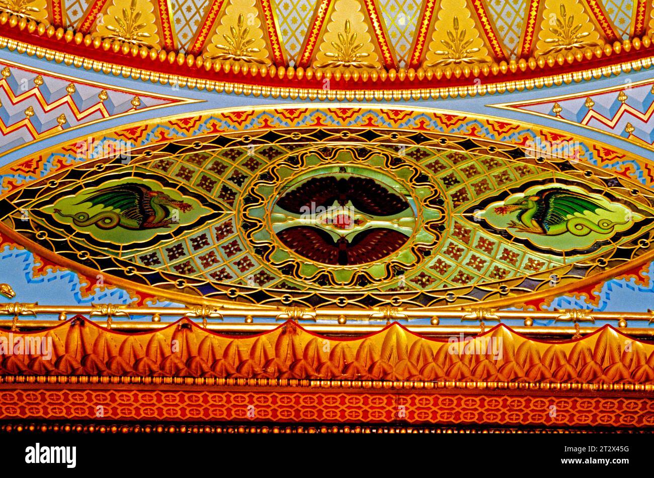 Brighton Pavilion, Musikzimmer, orientalische Kunst, Deckenfries, Detail, Dragons, Sussex, England, Großbritannien Stockfoto