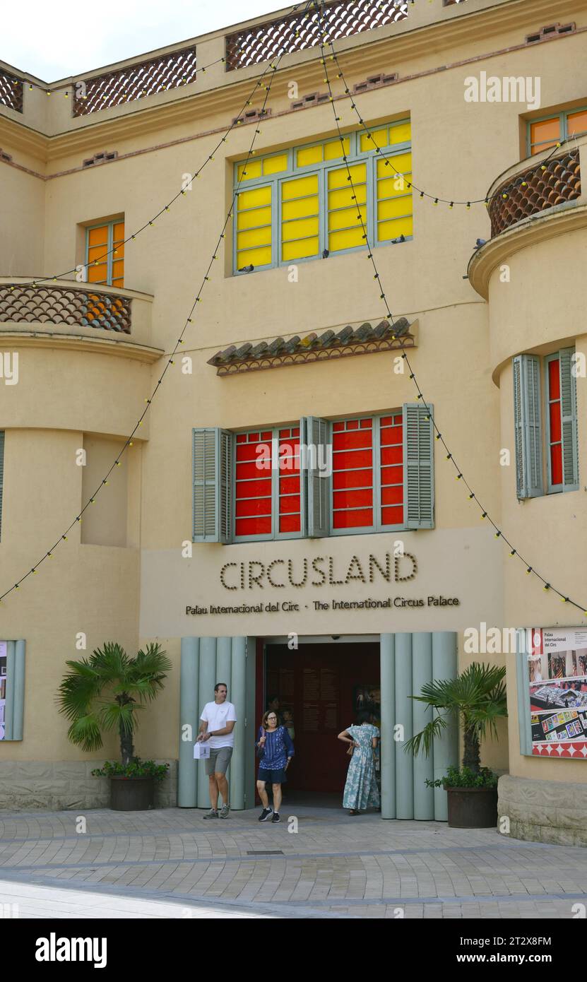 Circusland International Circus Palace befindet sich in der Stadt Besalú in der Region Pla de l Estany, Katalonien, Spanien. Stockfoto