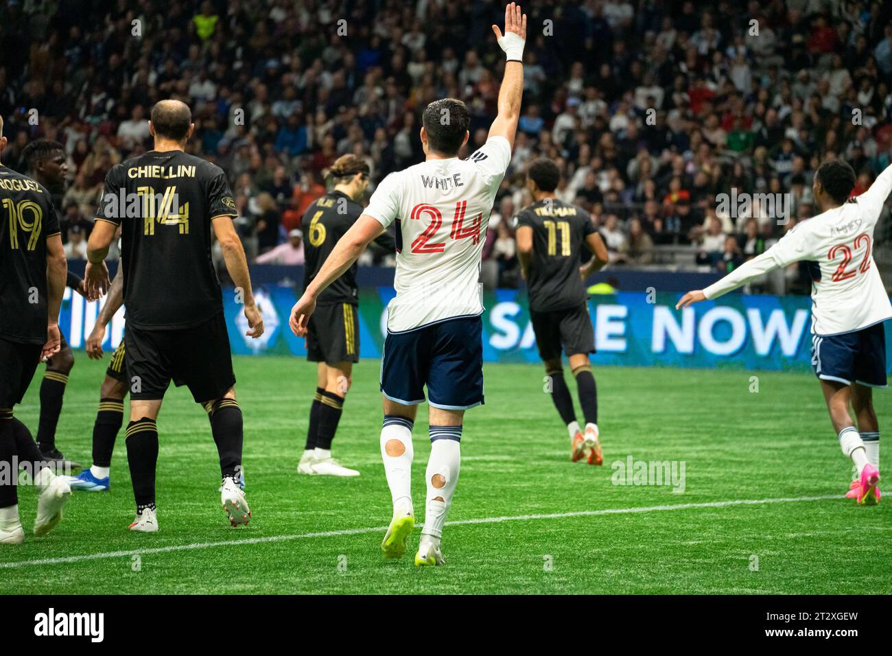 Vancouver, Kanada. Oktober 2023. Vancouver, British Columbia, Kanada, 21. Oktober 2023: Brian White (24 Vancouver Whitecaps FC) reagiert während des Major League Soccer Matches zwischen Vancouver Whitecaps FC und Los Angeles FC im BC Place Stadium in Vancouver, British Columbia, Kanada (NUR REDAKTIONELLE VERWENDUNG). (Amy Elle/SPP) Credit: SPP Sport Press Photo. /Alamy Live News Stockfoto