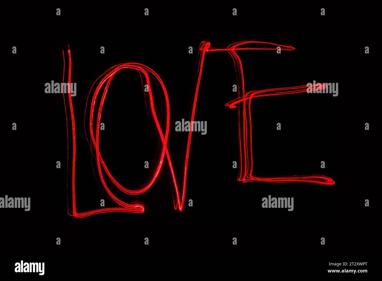 Hellrote Beschriftung mit der Freeze Light-Methode auf dem Foto zum Valentinstag, für Geschenke an Lieben. Stockfoto