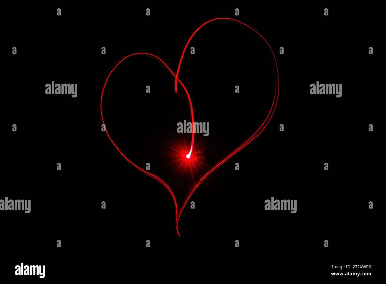 Hellrote Beschriftung mit der Freeze Light-Methode auf dem Foto zum Valentinstag, für Geschenke an Lieben. Stockfoto