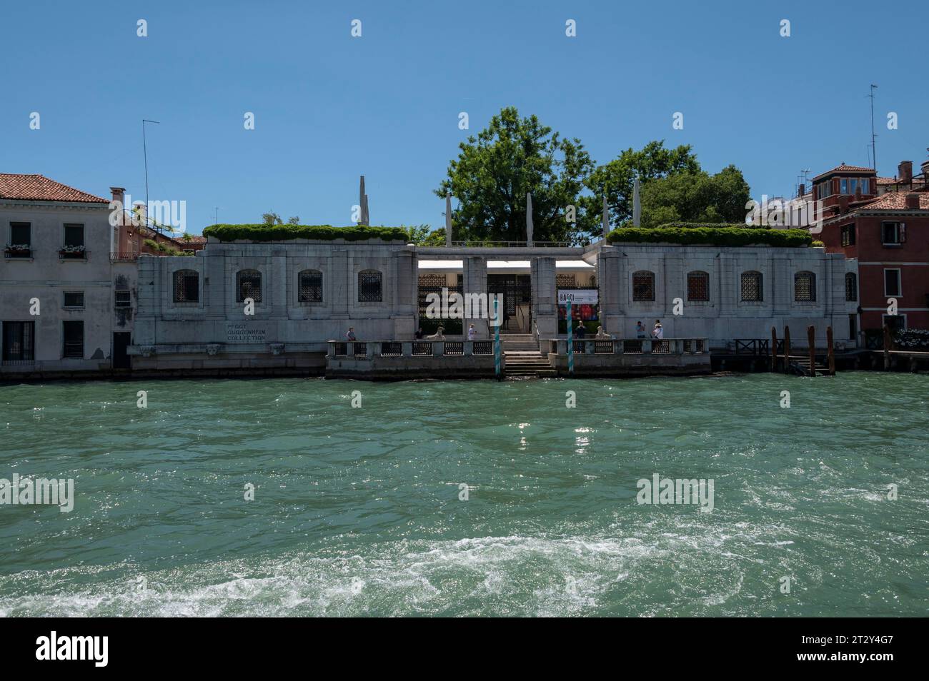 Die Peggy Guggenheim Collection, ursprünglich Palazzo Venier dei Leoni, wurde 1749 erbaut und ist ein Kunstmuseum, das Peggys persönliche Sammlung zeigt Stockfoto