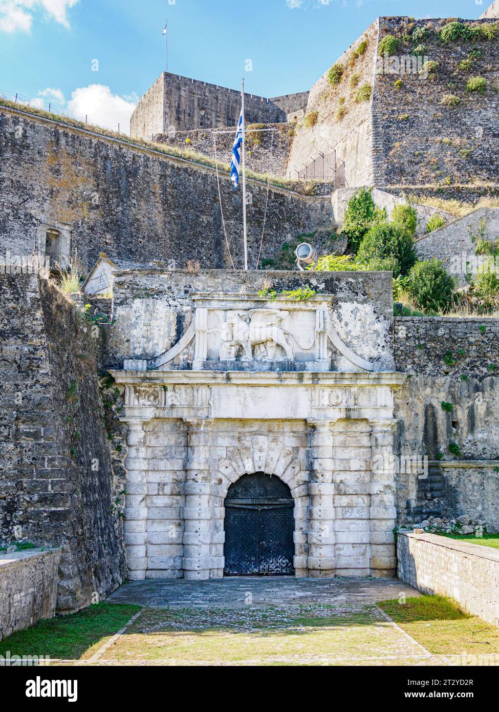 Eintritt in das neue venezianische Fort in Kerkira oder Korfu-Stadt auf den Ionina-Inseln in Griechenland Stockfoto