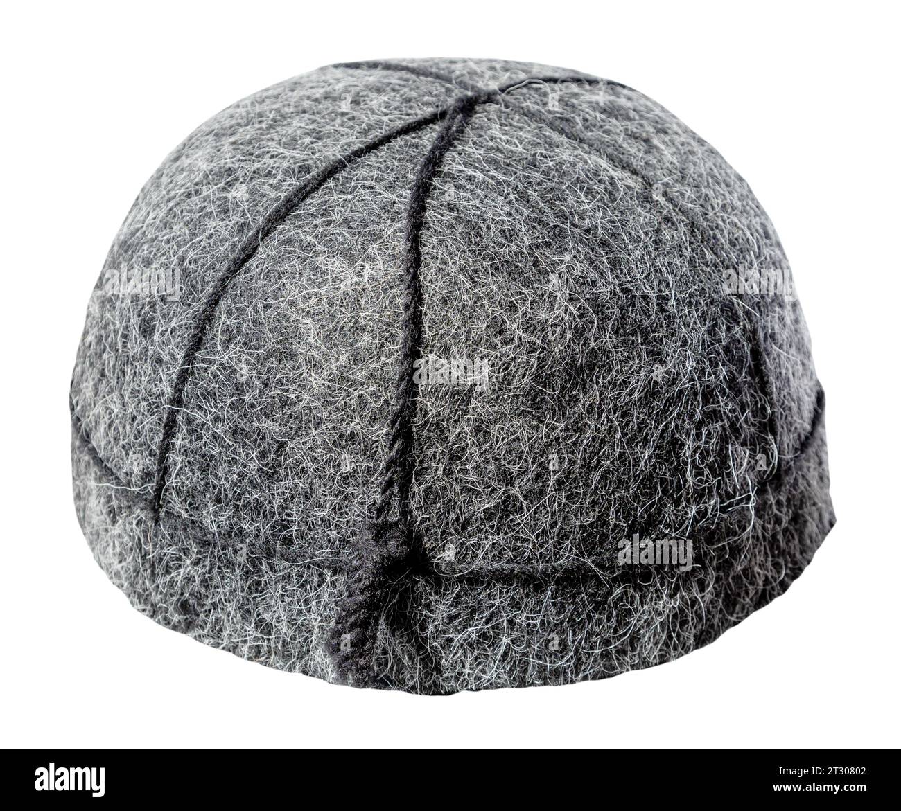 Handgemachte Svaneti gefilzte graue Schafwolle Hut isoliert auf weißem Hintergrund Stockfoto