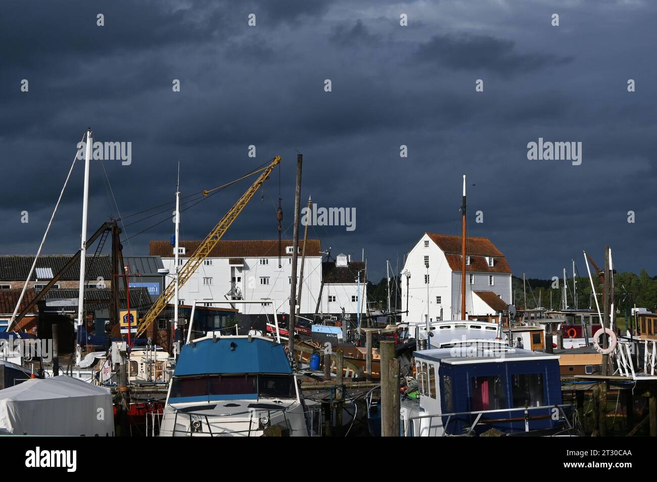 Gezeitenmühle und Boote, woodbridge, suffolk Stockfoto