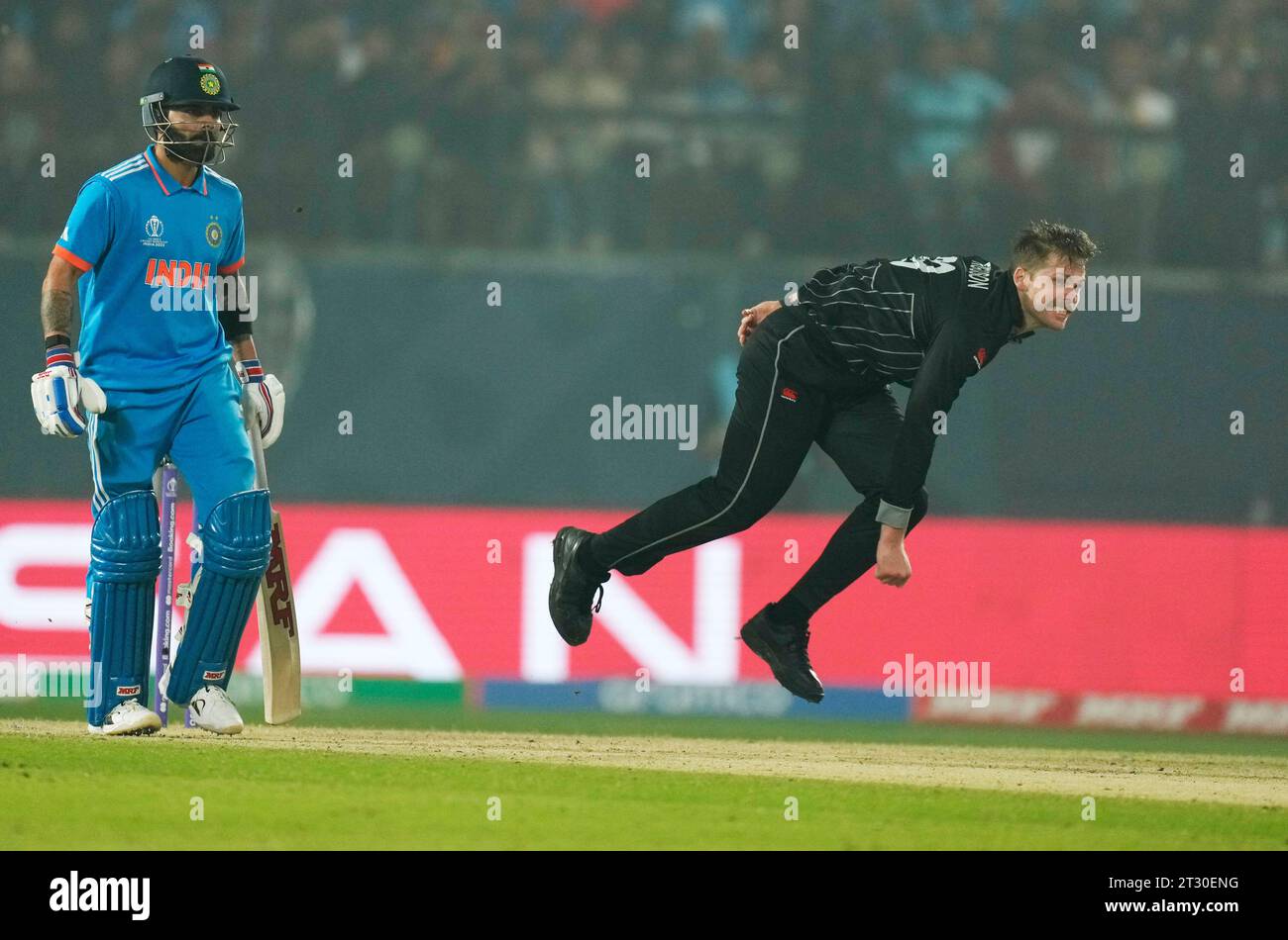 New Zealand's Lockie Ferguson bowls during the ICC Men's Cricket World Cup match between India and New Zealand in Dharamshala, India, Sunday, Oct. 22, 2023. (AP Photo/Ashwini Bhatia) Stockfoto