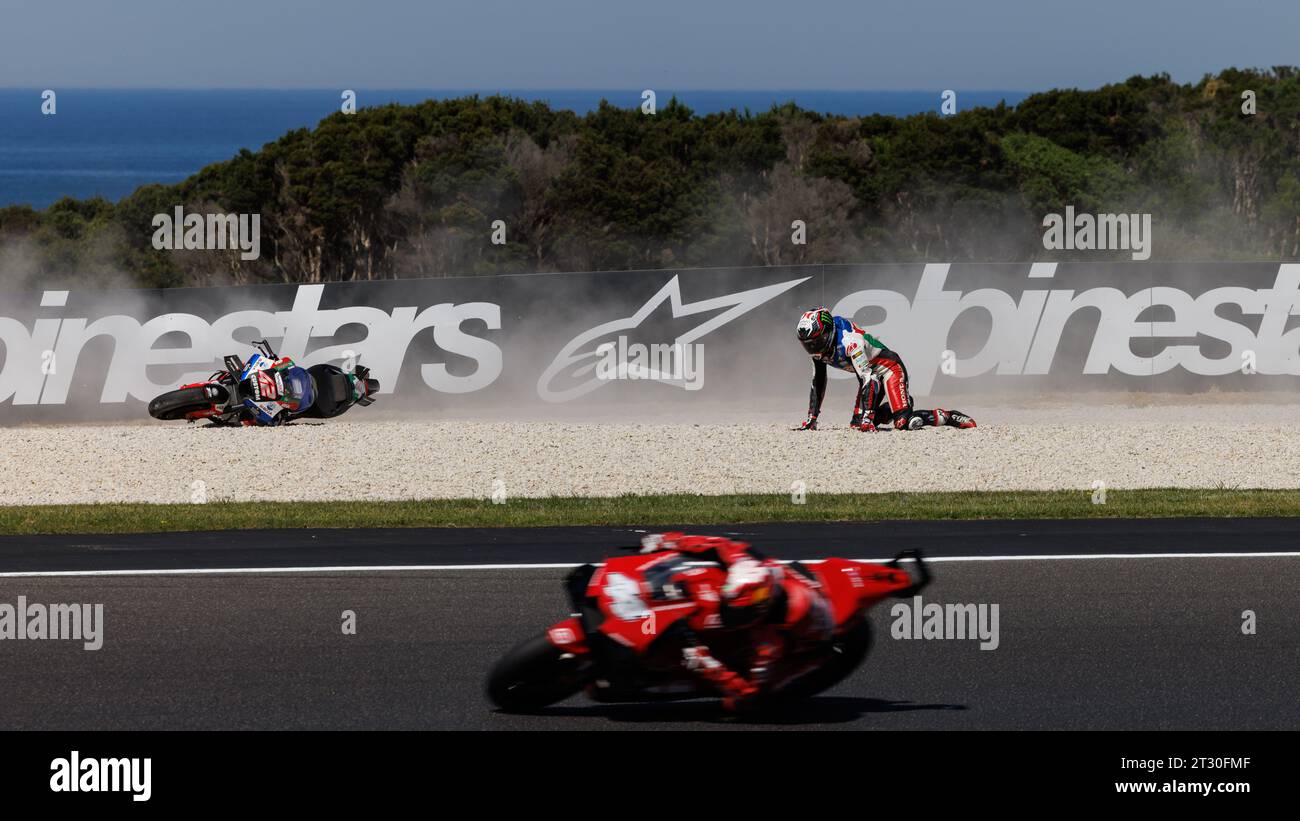 Phillip Island, Australien. Oktober 2023. Phillip Island, Australien, Freitag, 20. Oktober: #42 Alex Rins (ESP) vom Team LCR Honda CASTROL stürzt beim MotoGP Australian Motorcyle Grand Prix 2023 ab. Bild, Foto und Copyright © PETERSON Mark ATP Images (PETERSON Mark/ATP/SPP) Credit: SPP Sport Press Photo. /Alamy Live News Stockfoto