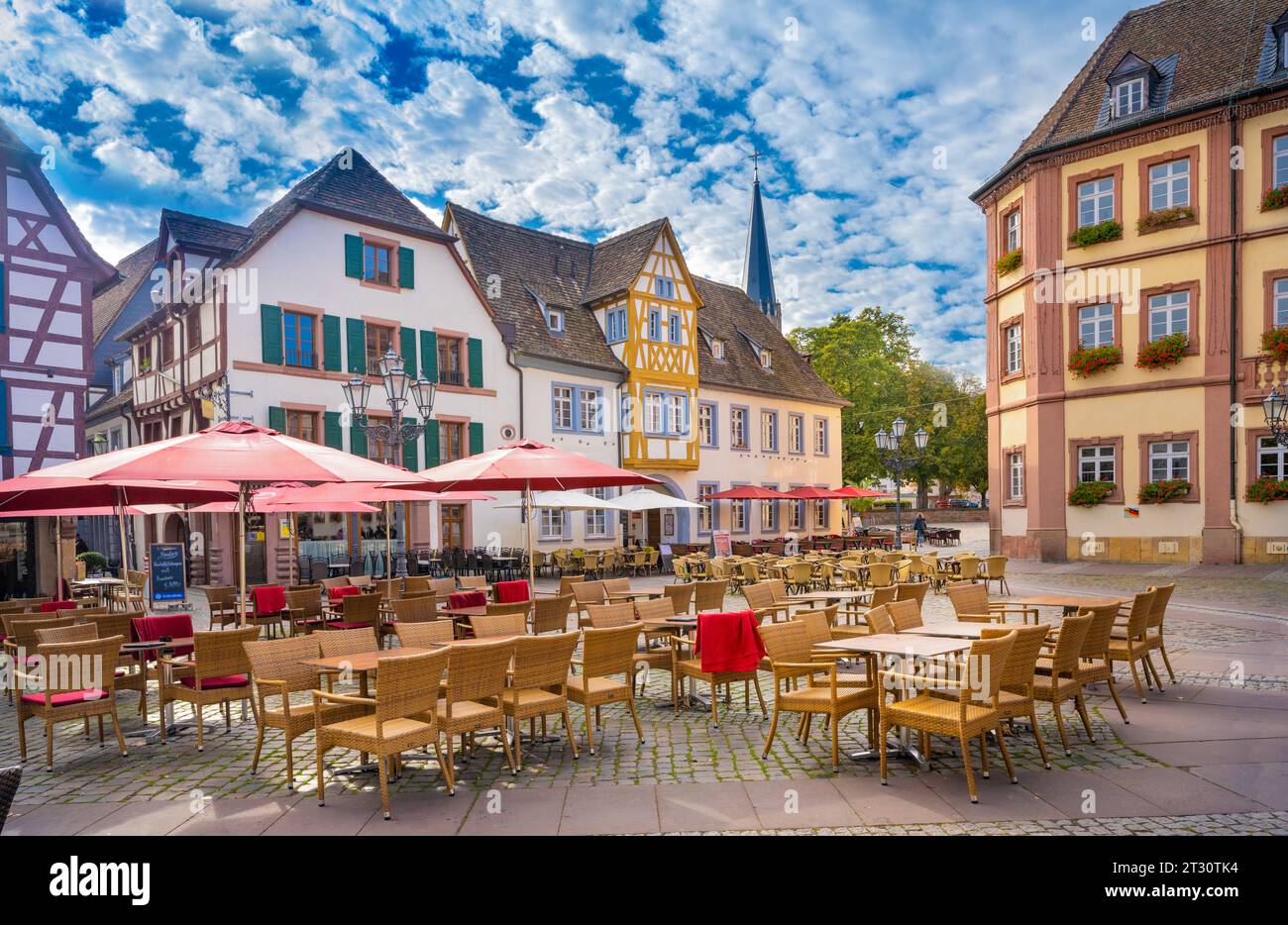 Fachwerkhäuser in der historischen Altstadt von Neustadt an der Weinstraße, Rheinland-Pfalz, Deutschland, Europa Stockfoto