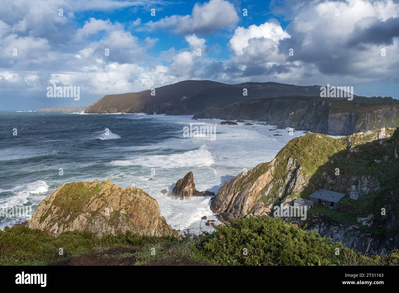 Zerklüftete Küstenlandschaft an der Ria de Ortigueira, Galicien, Spanien Stockfoto