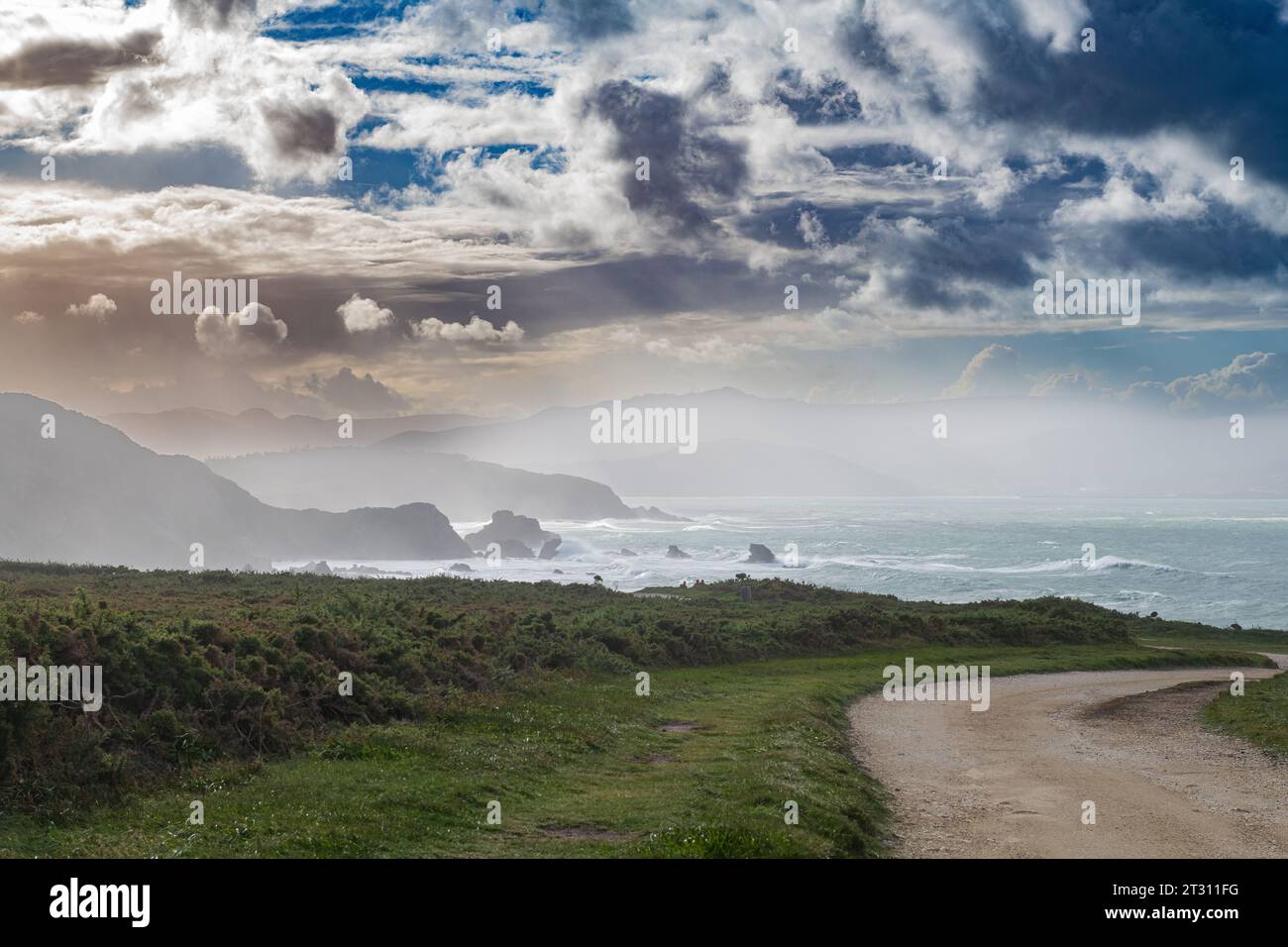 Zerklüftete Küstenlandschaft an der Ria de Ortigueira, Galicien, Spanien Stockfoto