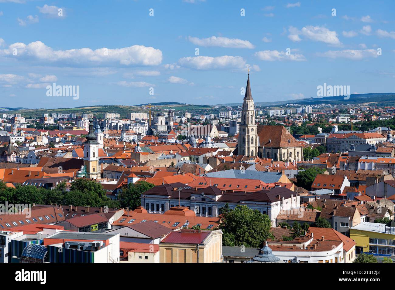 Stadtbild von Cluj-Napoca (Rumänien) einschließlich St.. Michaels Kirche Stockfoto