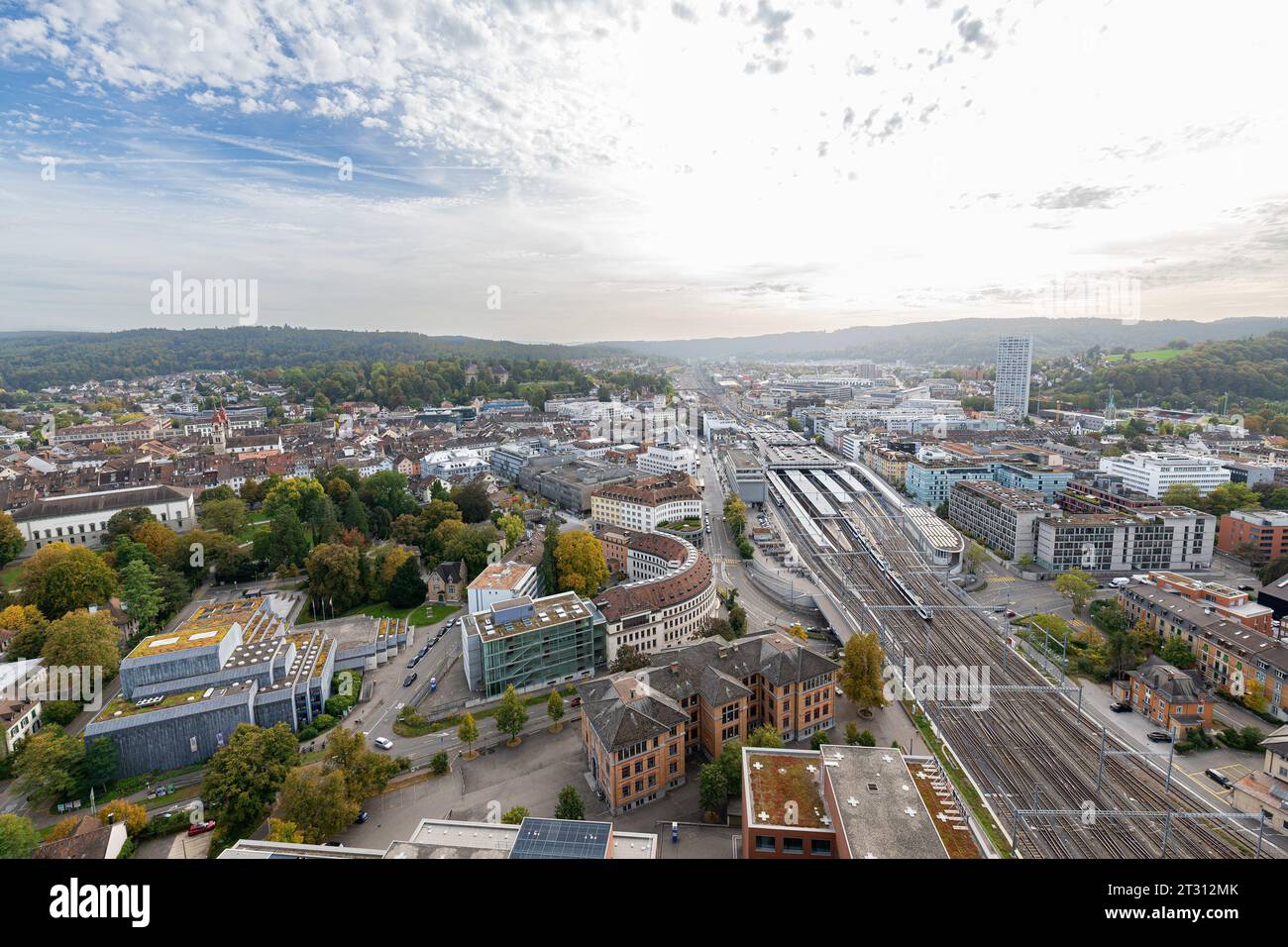 Blick auf das Stadtbild von Winterthur (Schweiz), Bahnhof und Altstadt Stockfoto