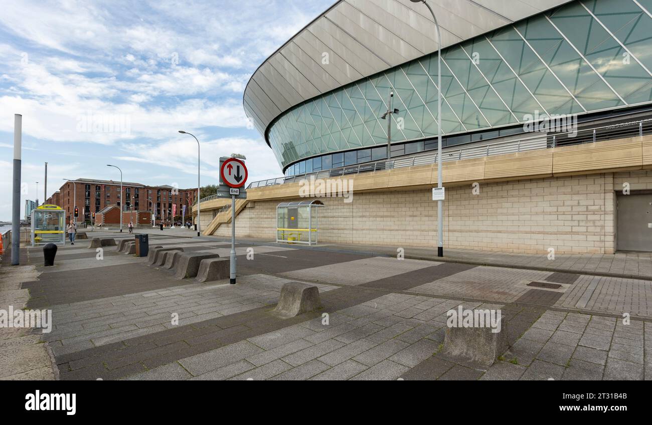 Liverpool, vereinigtes Königreich, 16. Mai 2023 das Sponsoring-Zeichen der M&S Bank Arena auf der Liverpool Arena an der historischen, zum UNESCO-Weltkulturerbe gehörenden Uferpromenade Stockfoto