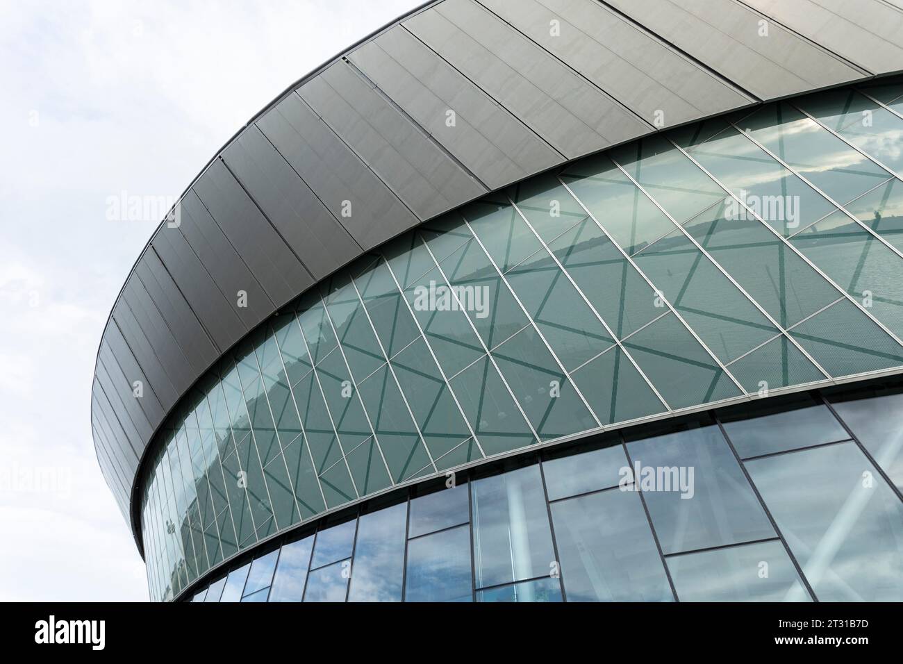 Liverpool, vereinigtes Königreich, 16. Mai 2023 das Sponsoring-Zeichen der M&S Bank Arena auf der Liverpool Arena an der historischen, zum UNESCO-Weltkulturerbe gehörenden Uferpromenade Stockfoto