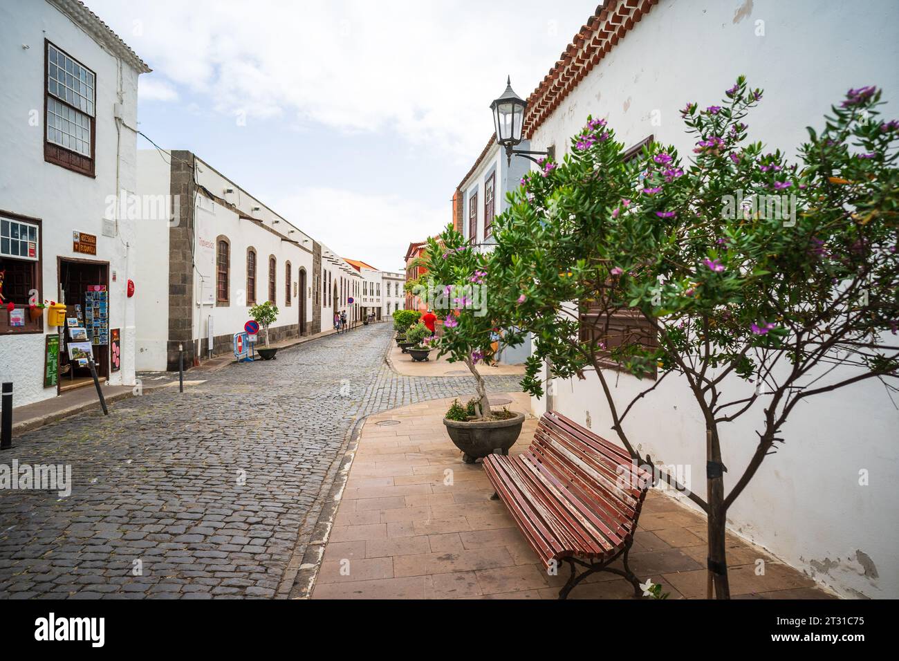 GARACHICO, TENERIFFA, SPANIEN - 20. JULI 2023: Alte Straßen der antiken Stadt Garachico an der Nordküste Teneriffas. Stockfoto