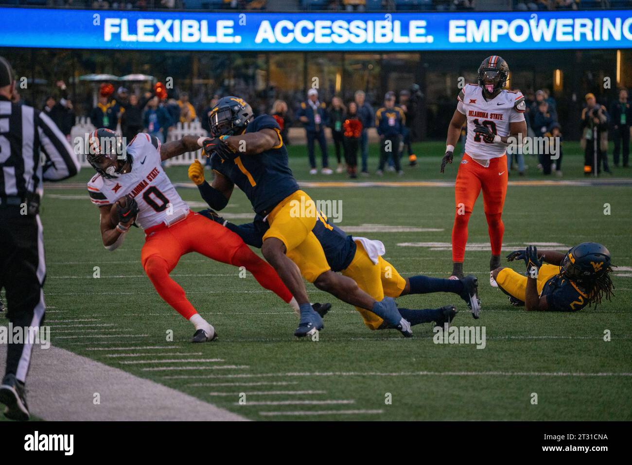 Oktober 2023, blank, blank, USA: 21. Oktober, 2023: Ollie Gordon II. während der West Virginia University Mountaineers (WVU) gegen Oklahoma State Cowboys in Morgantown, WV im Milan Puskar Stadium. Bradley Martin/scheinbare Media Group (Kreditbild: © AMG/AMG Via ZUMA Press Wire) NUR REDAKTIONELLE VERWENDUNG! Nicht für kommerzielle ZWECKE! Stockfoto