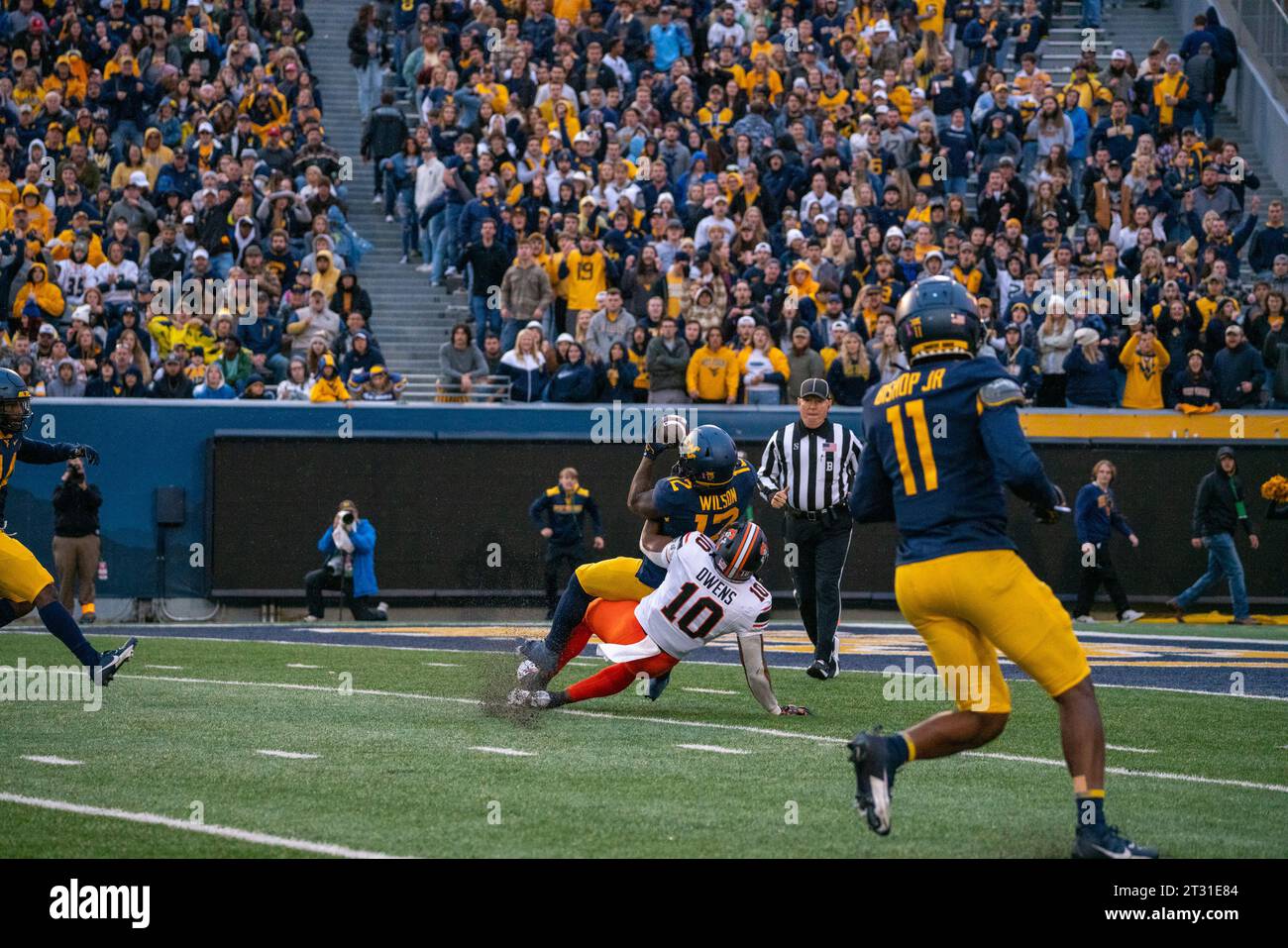 Oktober 2023, blank, blank, USA: 21. Oktober, 2023: Anthony Wilson während der West Virginia University Mountaineers (WVU) gegen Oklahoma State Cowboys in Morgantown, WV im Milan Puskar Stadium. Bradley Martin/scheinbare Media Group (Kreditbild: © AMG/AMG Via ZUMA Press Wire) NUR REDAKTIONELLE VERWENDUNG! Nicht für kommerzielle ZWECKE! Stockfoto